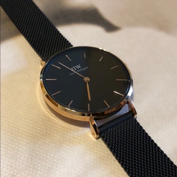 daniel wellington black mesh